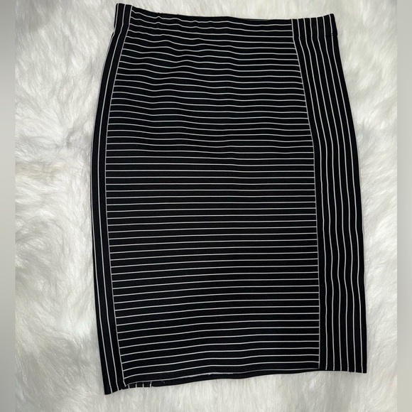 ☀️ Max Studio striped Pull On Skirt - Picture 1 of 3